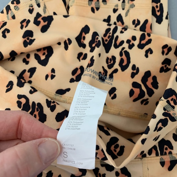 Fabletics high wasted pocket legging and medium impact sports bra - Picture 7 of 12